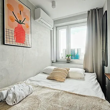 Emilii Plater 55 Deluxe Warm In Manhattan Apartment *