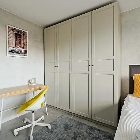 Emilii Plater 55 Deluxe Warm In Manhattan Apartment *