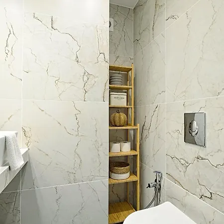 Emilii Plater 55 Deluxe Warm In Manhattan Apartment