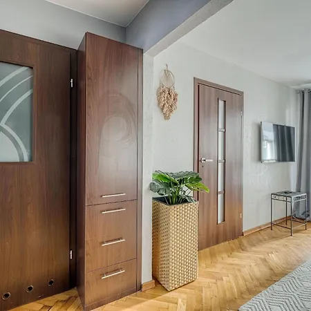 3rooms At Emilii Plater 55 Deluxe In Manhattan דירה *